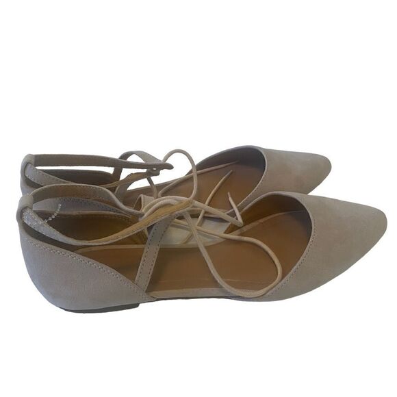 Beautiful Sand Colored Suede Pointed Toe Lace Up Flats in Ladies Size 8. - Picture 4 of 6